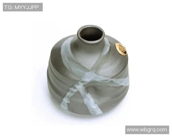 北斋艺术与CRAB品牌的奇妙融合PEL春季系列展现独特风格与创意魅力